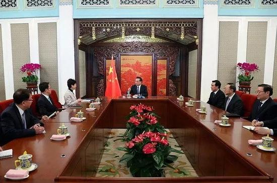 李克强在紫光阁会见林郑