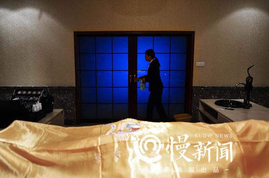 肃静的整容室，一般人估计很难适应