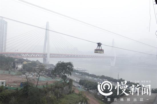△楼内可以看到东水门大桥和索道
