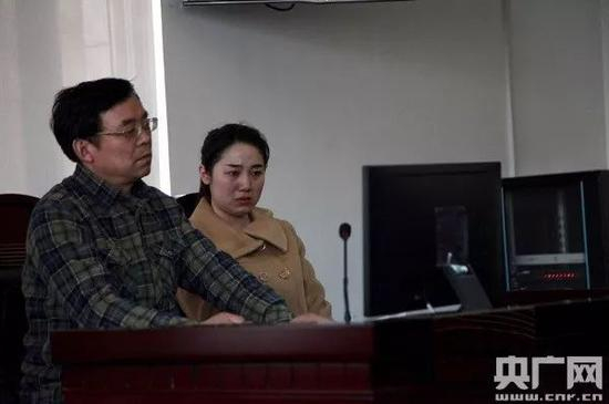 纪元及其父亲 图片来源：央广网