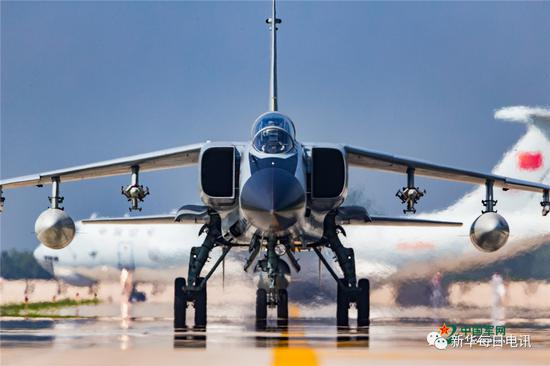 &nbsp;2017年8月，“国际军事比赛-2017”航空飞镖项目，中国空军歼轰-7A完成训练返航。杨盼摄影