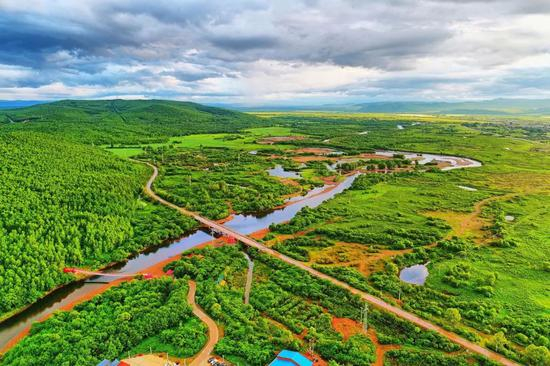 ▲大兴安岭森林公路风景（来源：视觉中国）