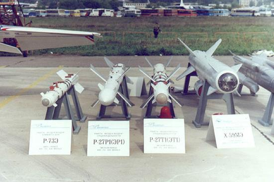 地面展示的俄制R-27系列空空导弹