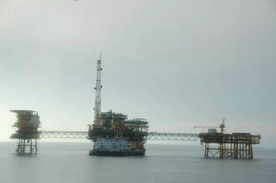 越南在南沙附近海域的油气井。 刘&nbsp; 锋摄