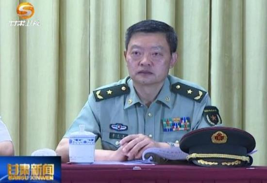 　　207年6月26日上午，佩少将军衔的蒲永能曾以“省领导”身份出席甘肃全省脱贫攻坚推进大会。 甘肃新闻视频截图