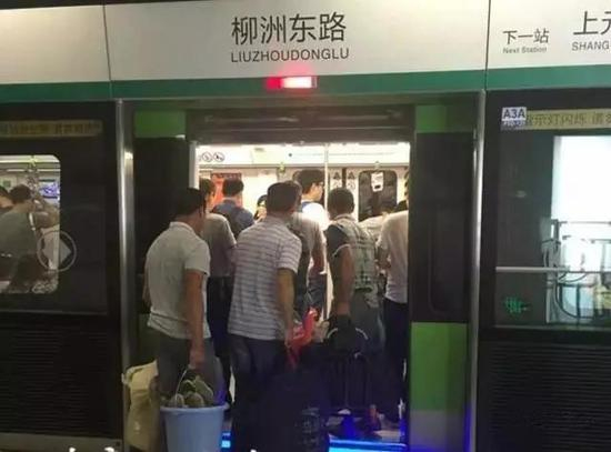 一个人最高级的教养，是能够替别人着想，时时刻刻保持着，温柔和善良。教养从来与学历、职业无关。