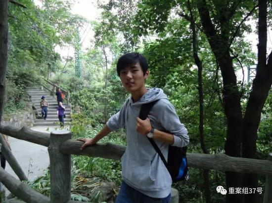 少年时代的强天林。受访者供图