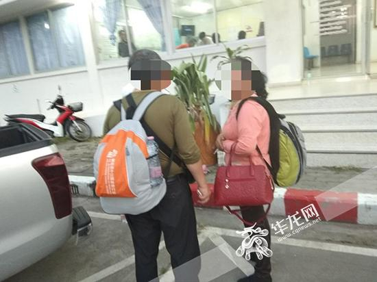 重庆领队何永杰的父母已经于22日下午抵达芭提雅。阿伟供图 华龙网发