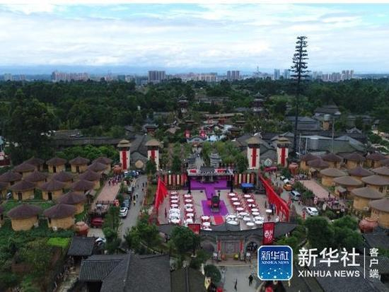 “酒村”项目促进当地群众由传统农业向现代服务业转变。新华社记者 李力可 摄