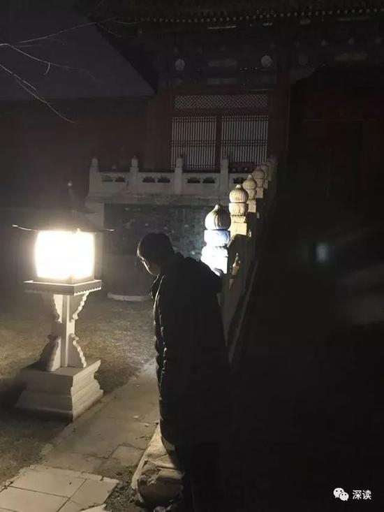 队员年二十九的晚上在外围宫殿巡查