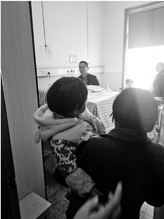 病房内的情景。