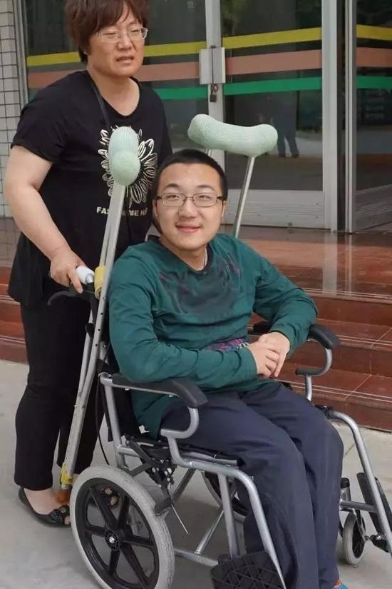 学子自强不息，大学厚德载物。人生实苦，但请你足够相信。