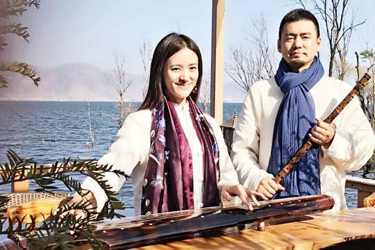 王光明（右）与妹妹王欢（又名王晓欢）联合创立长春光明艺术学校。