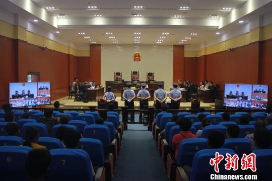 图为庭审现场。　邓煜 摄