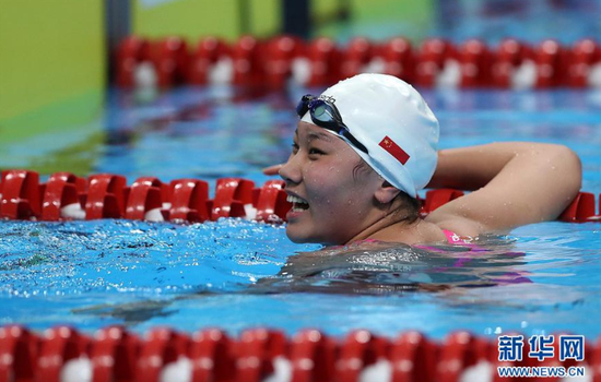 　　8月19日，中国选手柳雅欣在比赛后。当日，在第18届亚运会女子200米仰泳决赛中，中国选手柳雅欣以2分07秒65的成绩夺冠。新华社记者费茂华摄