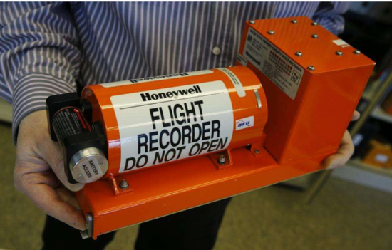 　　·在黑匣子外壳表面，标注着这么一句话，“FLIGHT RECORDER，DO NOT OPEN（飞行记录仪，不能打开）”。