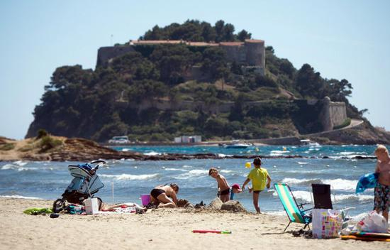 位于法国南部的布雷岗松城堡（图片来源：法新社）