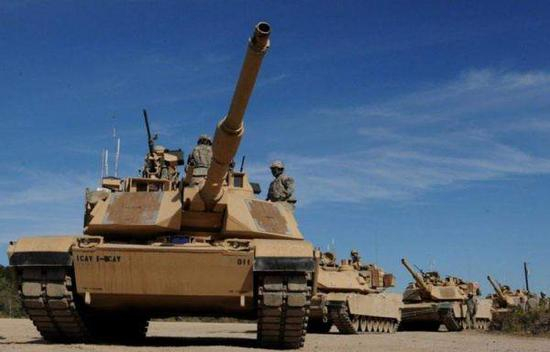 图为美国M1A2坦克