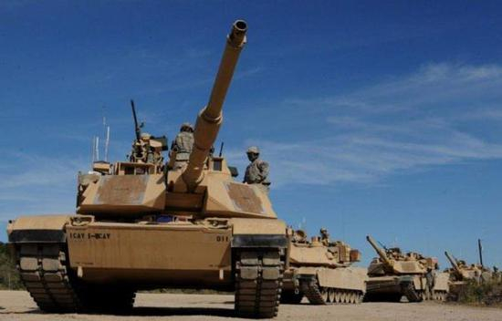 图为美国M1A2坦克