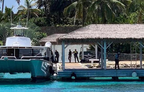 FBI特工突袭爱泼斯坦私人岛屿