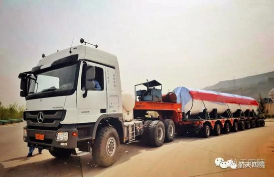 完成组装的3段式2米直径固体助推器