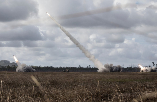 澳大利亚陆军和美国陆军试射高机动火箭系统（HIMARS） 图源：美国陆军