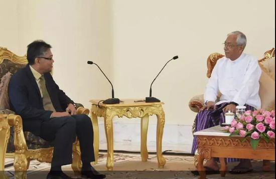 吴廷觉总统一度被认为是国务资政最信任的人，数次耳提面命其均点头唯诺。