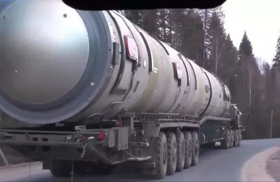 “萨尔马特”导弹运载车