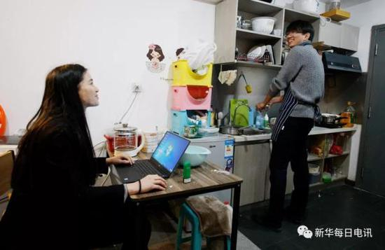 　　规范经营、管理的长租公寓可以为在大城市闯荡的年轻人提供温暖的栖身之所。但行业内的种种乱象却让不少租客“安居梦难圆”。本报记者 谭慧婷 摄