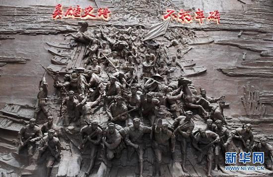这是广西全州红军长征湘江战役纪念馆内的雕塑（2月3日摄）。新华社记者 陆波岸 摄