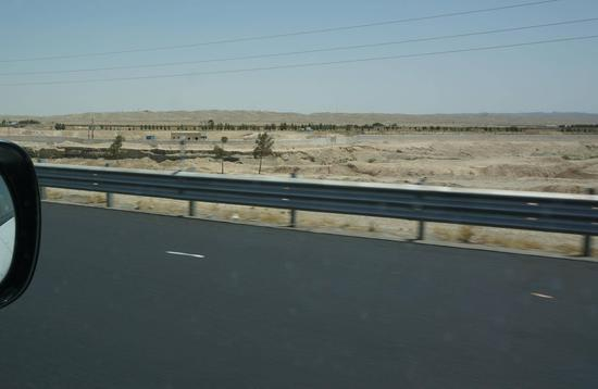 出德黑兰机场，你会感觉如同到了中国的西北某地。