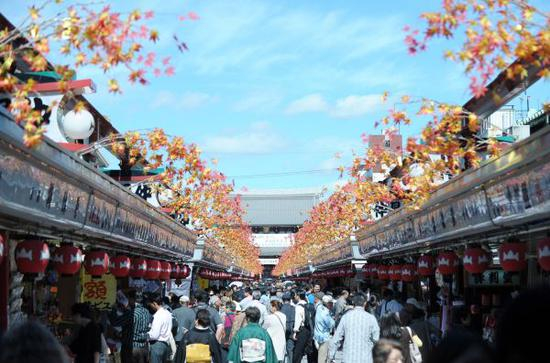 资料图片：中国游客前往东京旅游