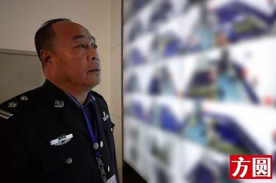 白银市白银区看守所中队长吴育祥每天都会来到监区内的监控室查看高承勇的情况。