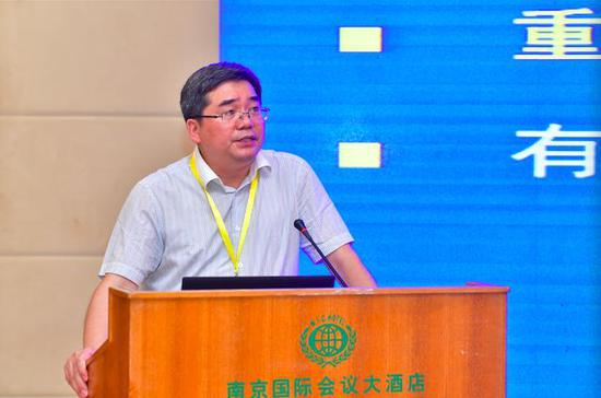 中科院南京土壤所研究员骆永明做报告