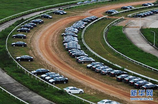 南京国际赛马场，此前曾被多家媒体报道“沦成停车场”。新华网 资料图