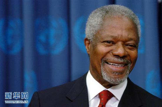 这是2006年12月19日，时任联合国秘书长安南在纽约联合国出席年终记者会。 新华社记者 赵鹏 摄