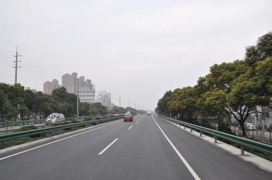 大修后的S5沪嘉高速。
