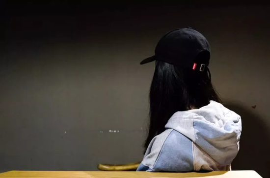 　▲正在接受采访的李欢。新京报记者 党元悦 摄