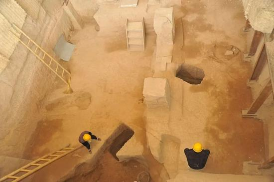 &nbsp;M1墓室底部发现的窨井