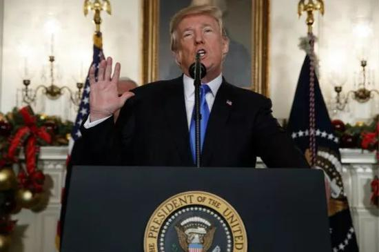 2017年12月6日，美国总统特朗普在华盛顿白宫发表讲话。新华社/美联