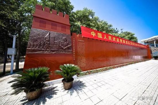 5月18日，武警学院隆重举行毕业校友墙揭幕仪式。