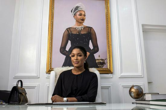 在非洲被视为美丽的浅肤色、像混血的女性