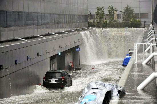 大水涌入关西机场地下楼层（读卖新闻 图）