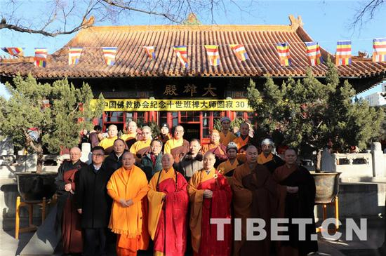 图为参加法会部分人员合影。摄影：孔夏