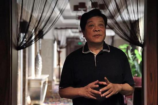 2009年8月31日，正在接受采访的赵忠祥。新京报记者 王嘉宁 摄