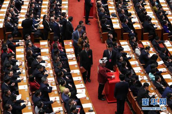 　　2018年3月11日，十三届全国人大一次会议在北京人民大会堂举行第三次全体会议，表决中华人民共和国宪法修正案草案。新华社记者 丁海涛 摄