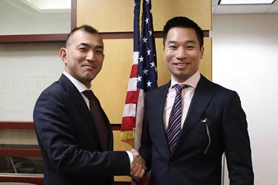 美国国务院东亚暨太平洋事务局副助理国务卿黄之瀚（右）