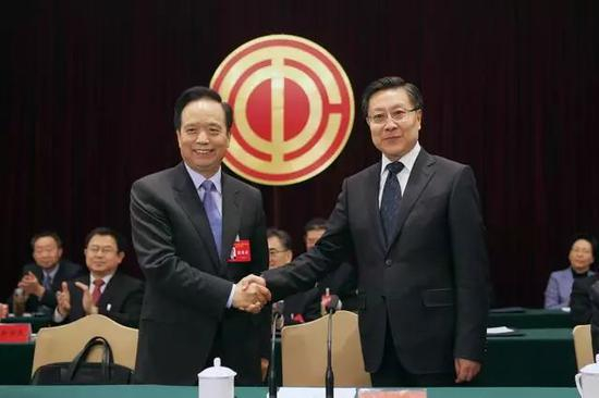 王东明（右）与李建国