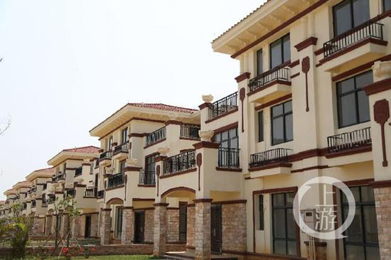 陈生为村民修建的别墅。