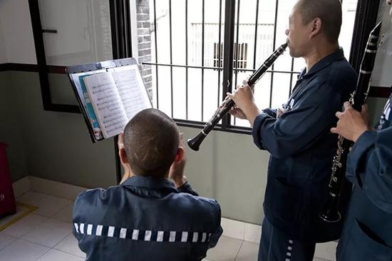 艺术团成员在练习。提篮桥监狱供图